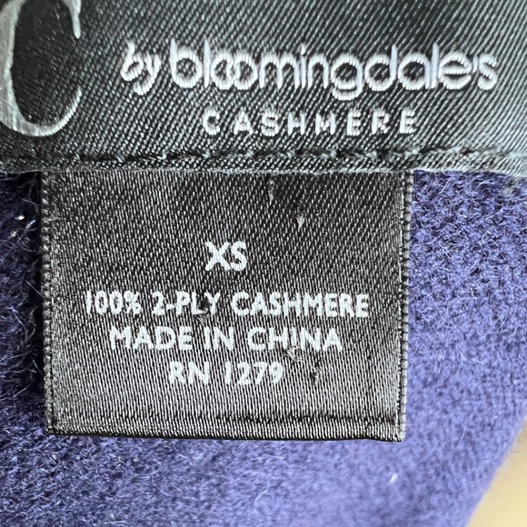 Cashmere V-Neck Sweater - Picture 5 of 5